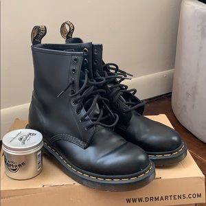 DR MARTENS • CLASSIC BLACK